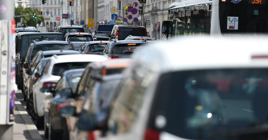 Stau auf Wiens Straßen | Credit: iStock.com/Spitzt-Foto