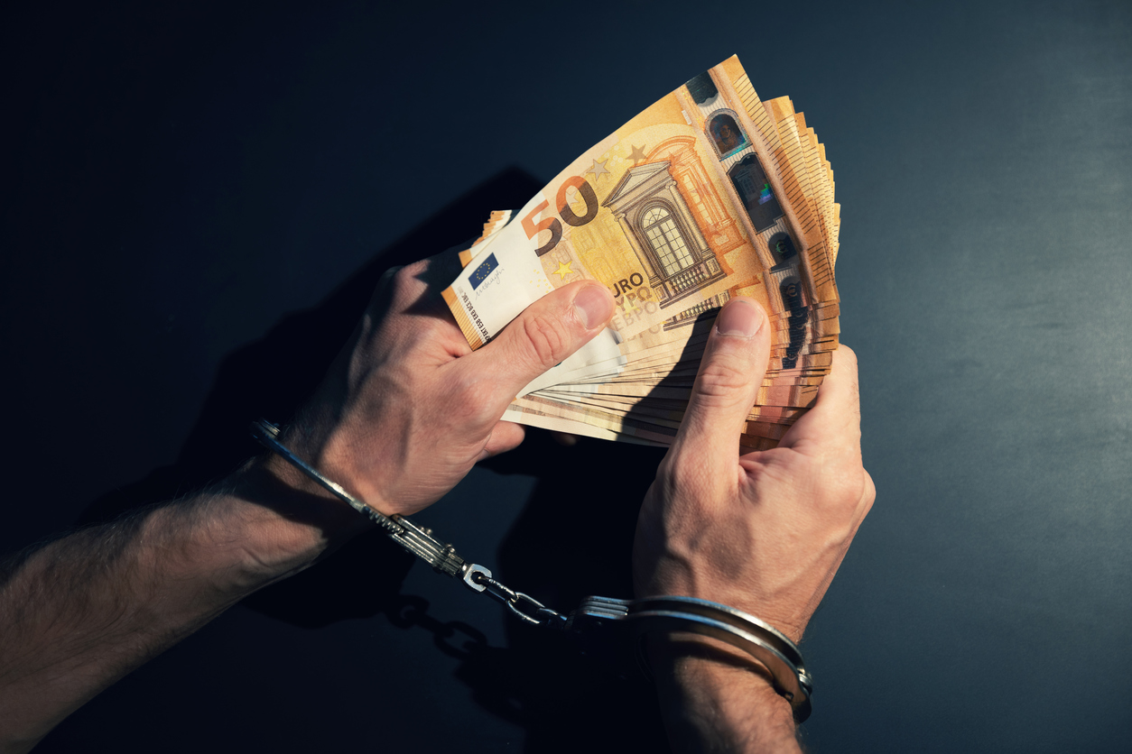 Handschellen und Geld