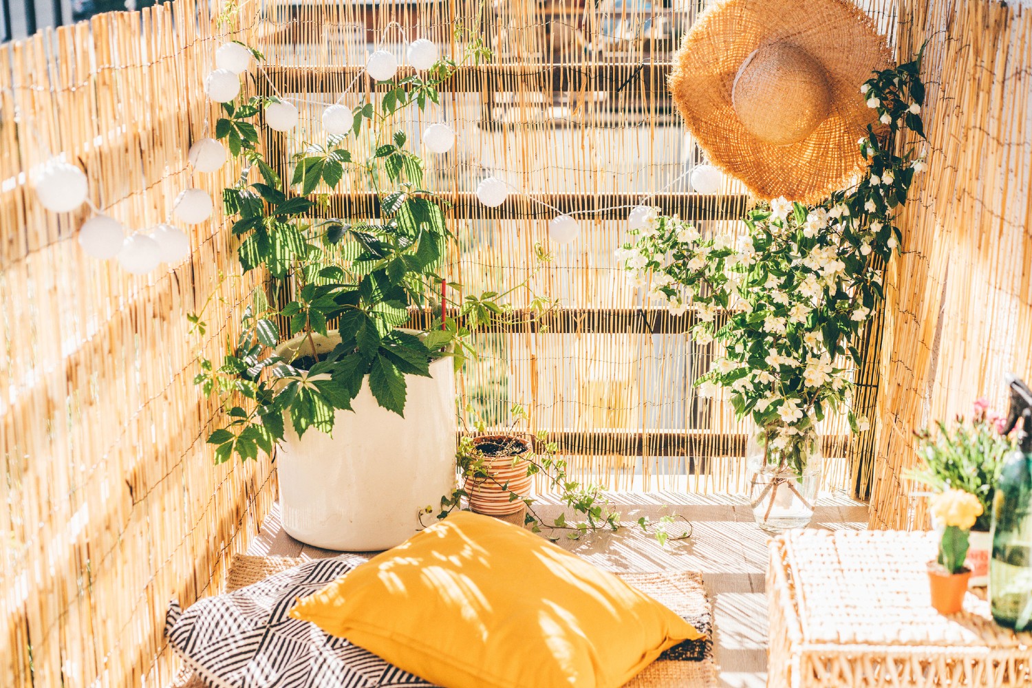 Sichtschutz am Balkon | Credit: iStock.com/Maria Korneeva