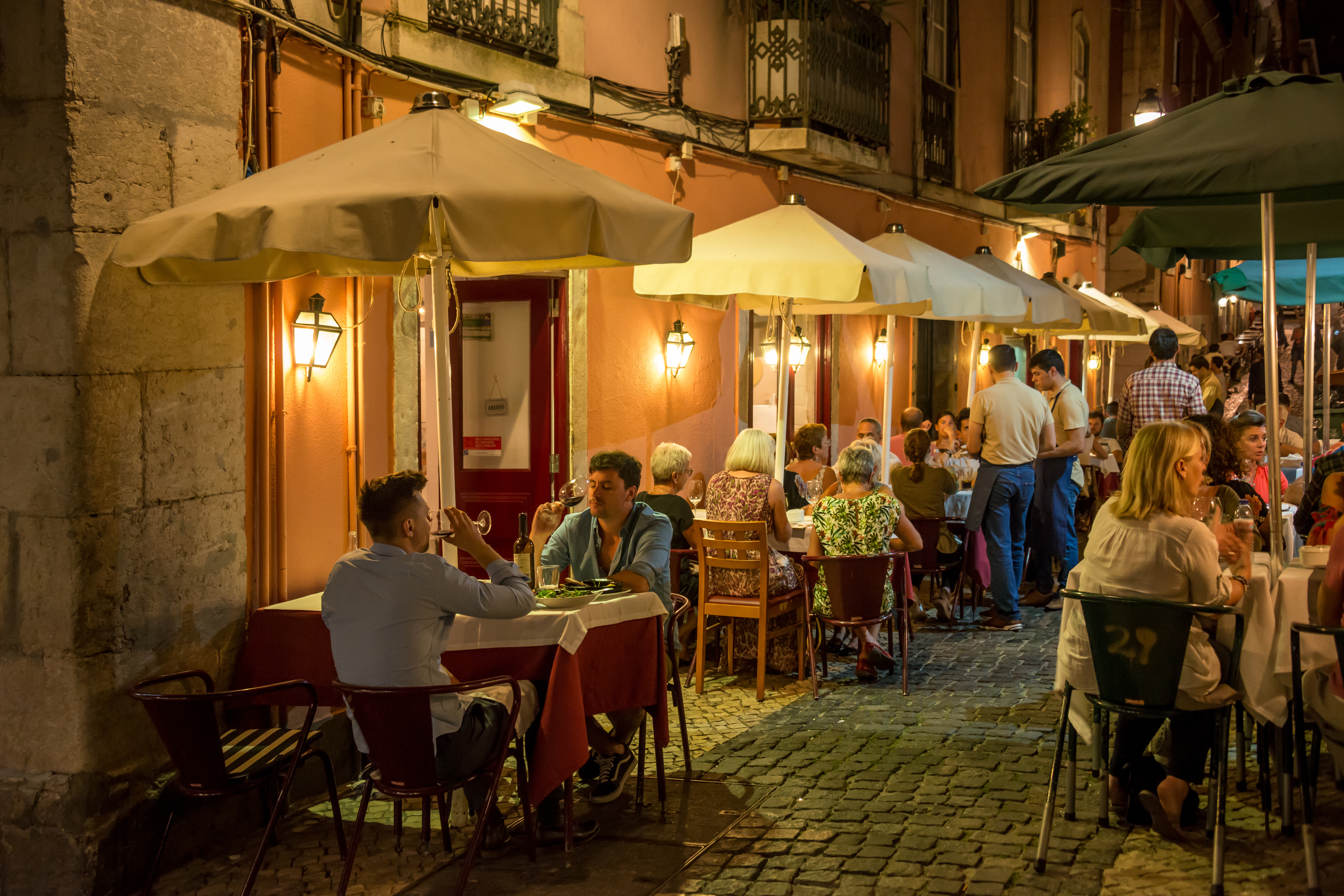 Nachtleben in Lissabon | Credit: iStock.com/Salvador-Aznar