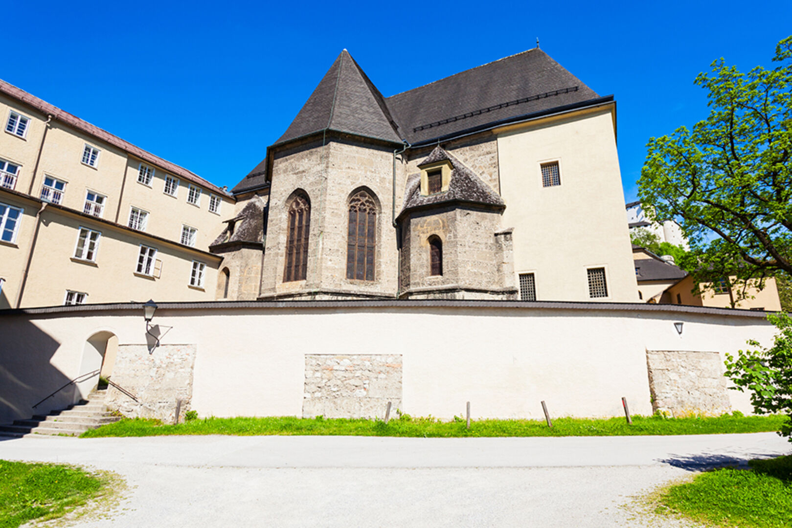 Stift Nonnberg in Salzburg | Credit: iStock.com/saiko3p