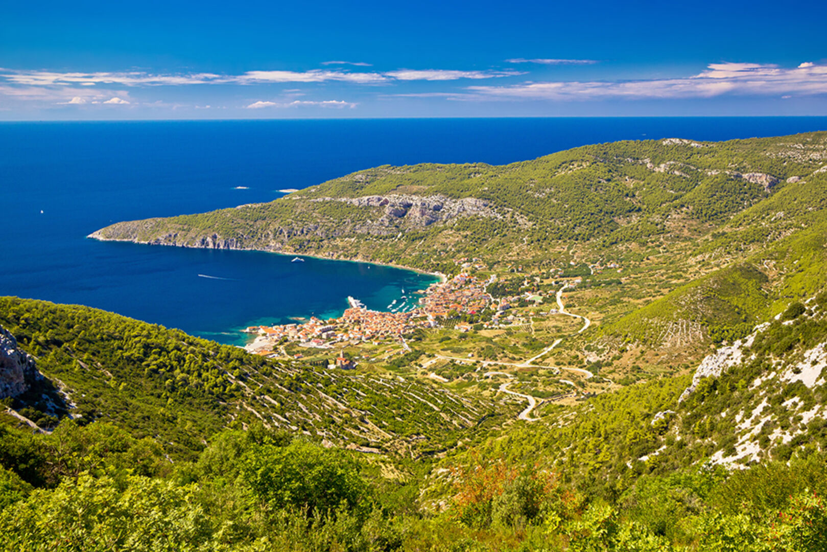 Bucht von Komiza | Credit: iStock.com/xbrchx
