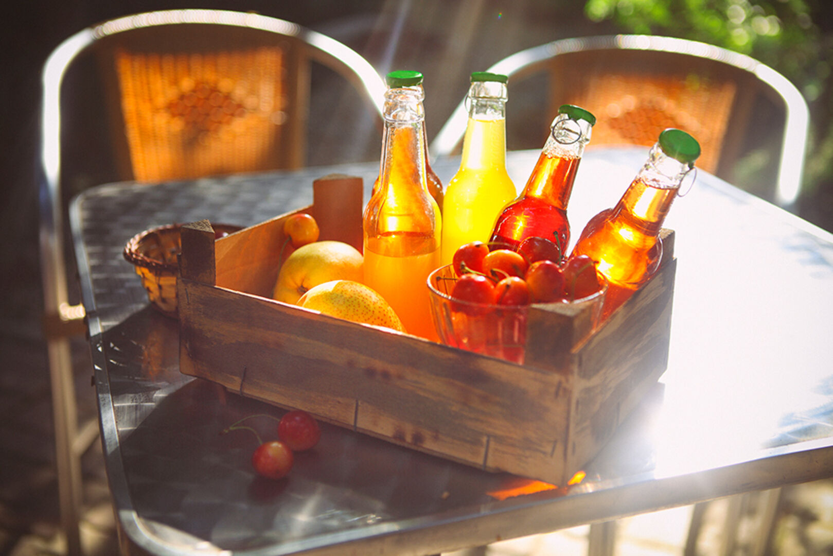 Eine Kiste kühler Softdrinks | Credit: iStock.com/petrenkod