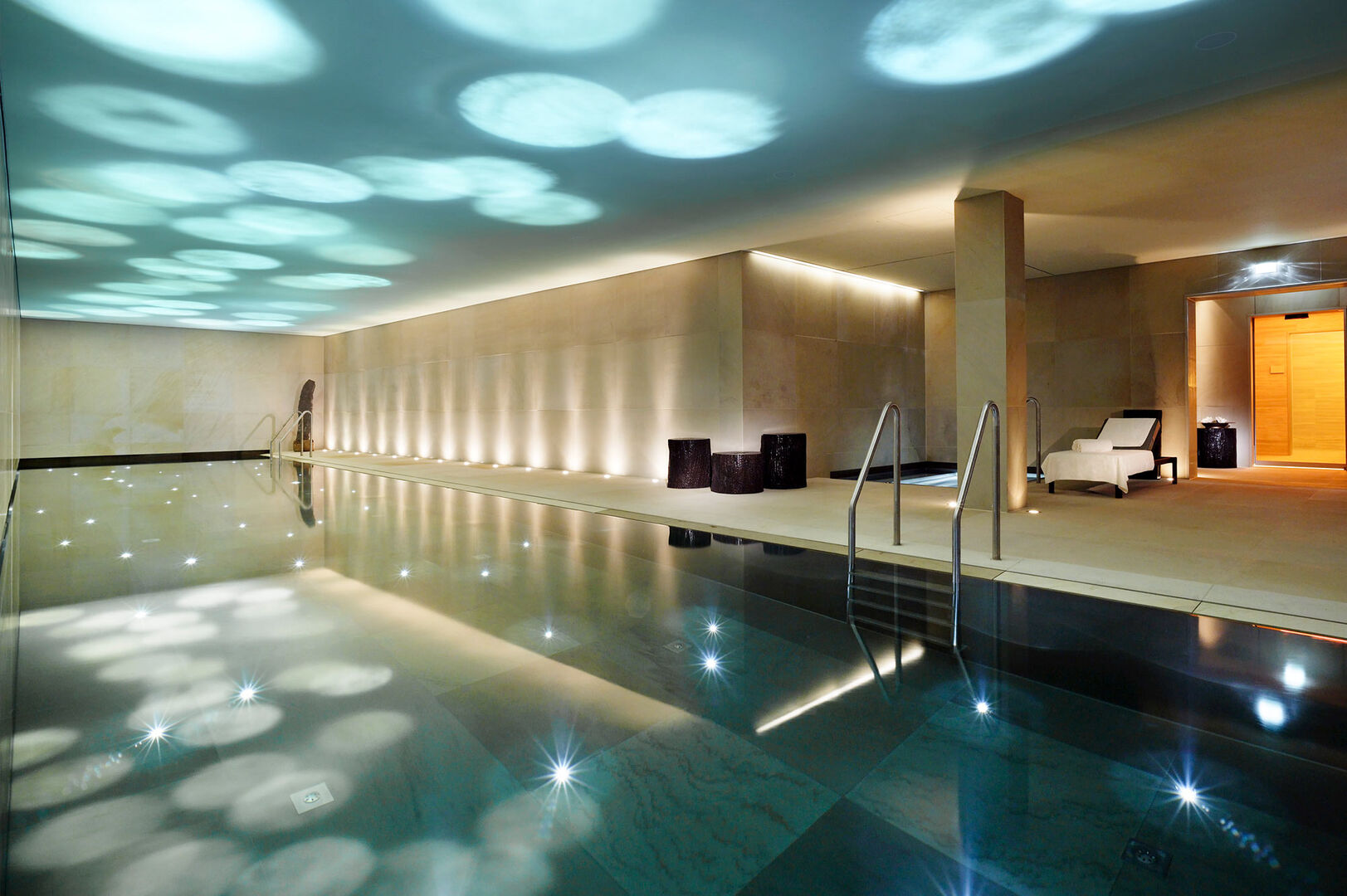Der Innenpool des Hotels Aurelio