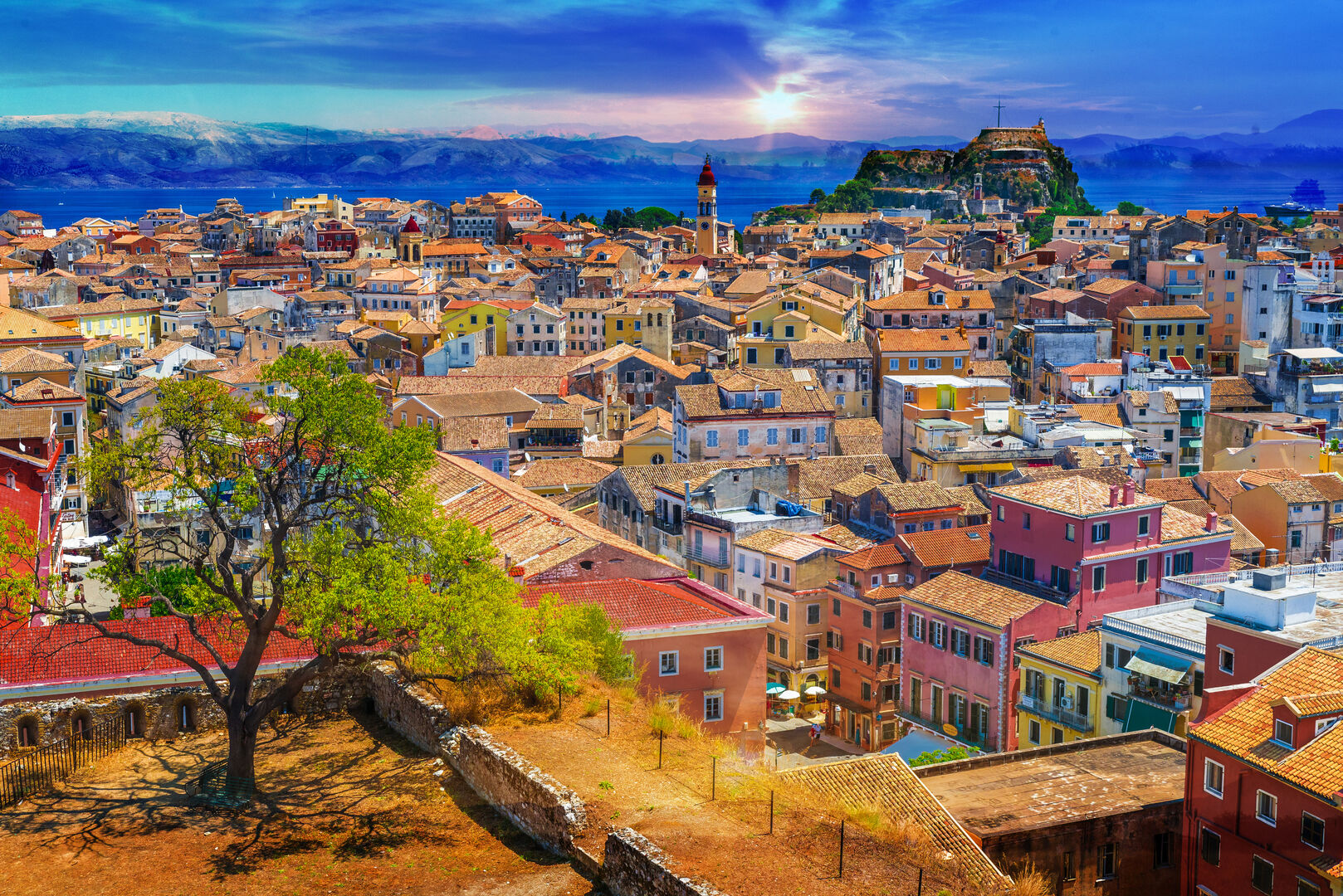 Korfu Stadt ist perfekt zum Flanieren. | Credit: iStock.com/Balate Dorin
