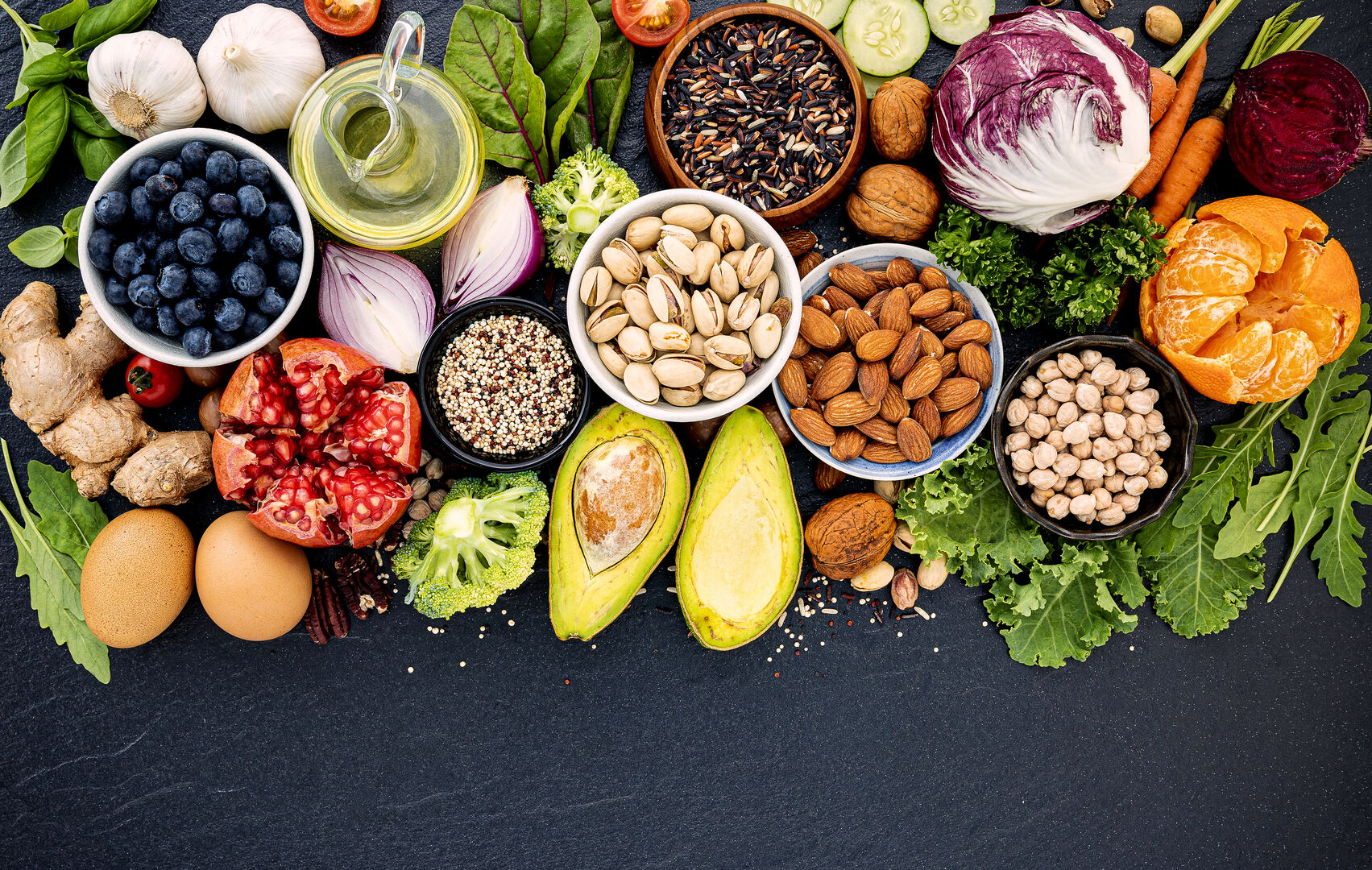 Ballaststoff- und proteinreiche Lebensmittel | Credit: iStock.com/kerdkanno