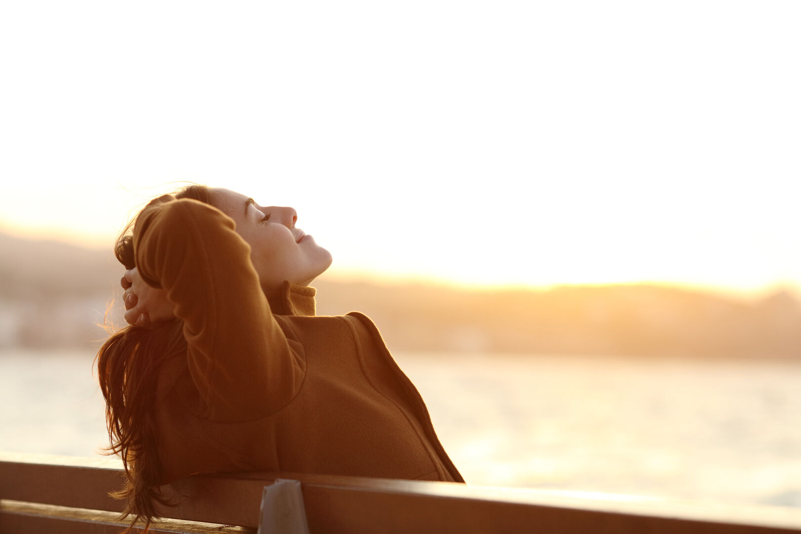Hilft gegen Zuckerentzug: Sonnenlicht setzt das Glückshormon Serotonin frei | Credit: iStock.com/AntonioGuillem
