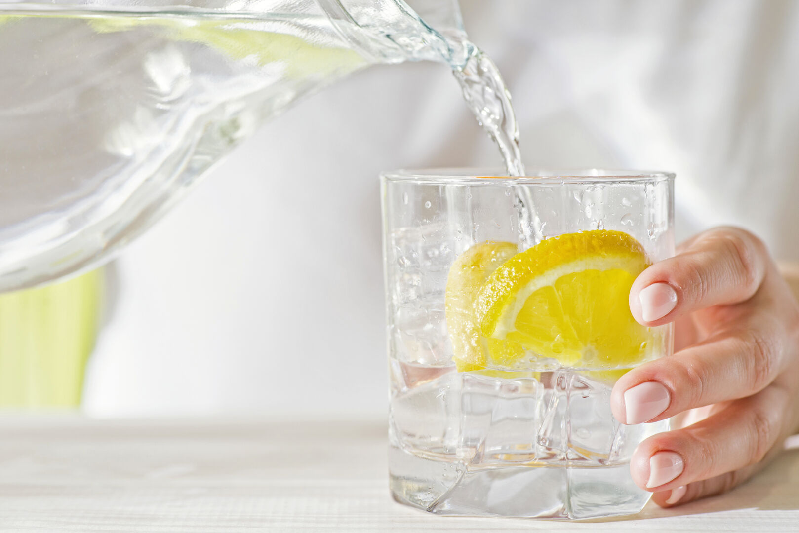 Wasser mit Zitrone | Credit: iStock.com/Andrii Zorii