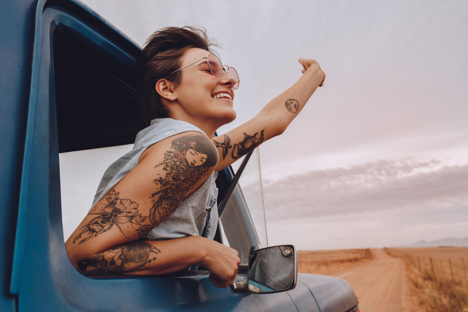 Frau mit Tattoos