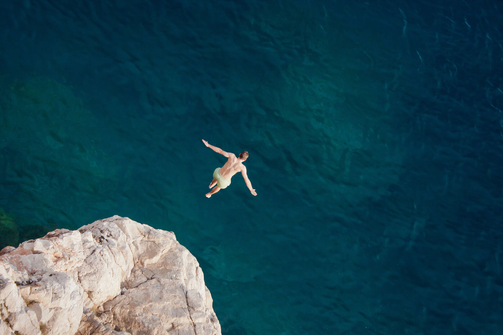 Klippenspringen | Credit: iStockphoto/sindlera