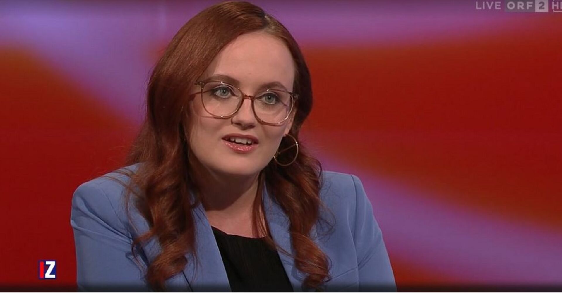 Generalsekräterin Laura Sachslehner im Studio der Diskussionssendung "Im Zentrum"