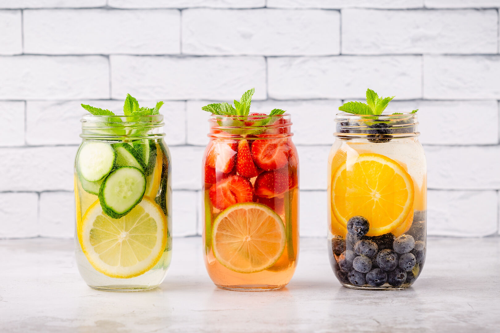 Wasser mit Geschmack | Credit: iStock.com/tbralnina
