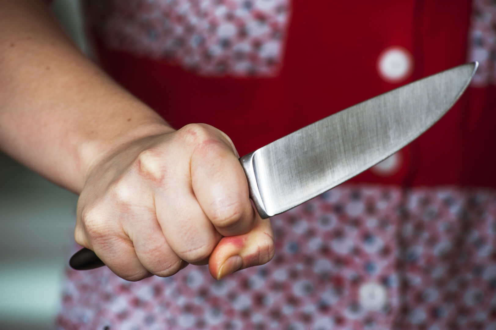Frau mit Messer