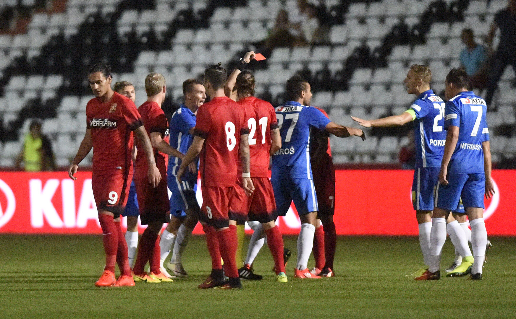 Rote Karte bei Stromausfall. | Credit: Vaclav Salek / CTK / picturedesk.com