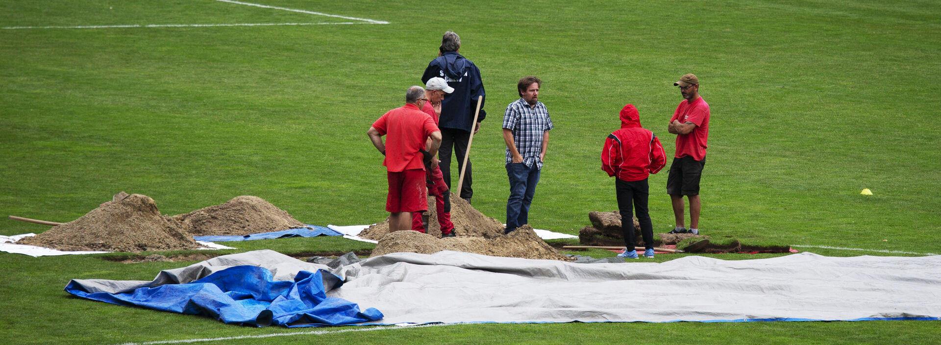 Loch im Rasen sorgt für internationale Schlagzeilen. | Credit: ALEX HALADA / picturedesk.com
