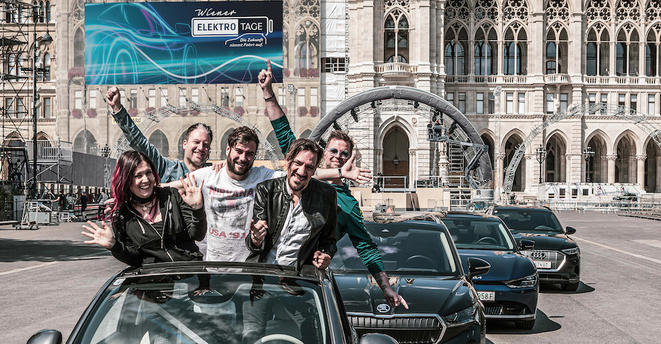 Bandmitglieder, Cabrio, Rathaus