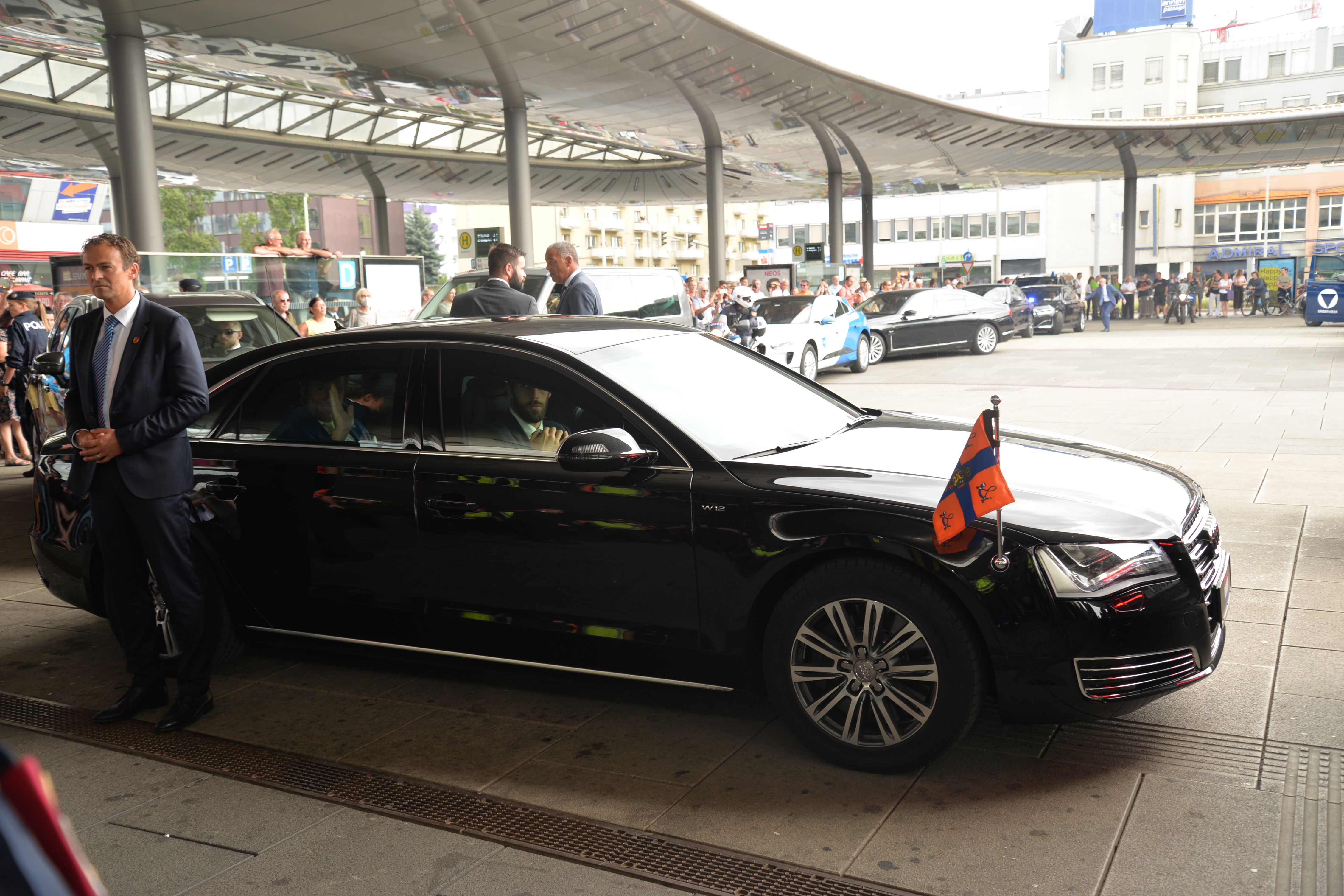 Das Auto, in dem das Königspaar chauffiert wurde.
