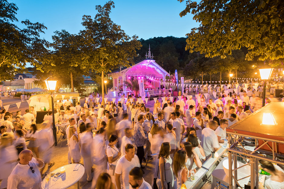 Baden in Weiss