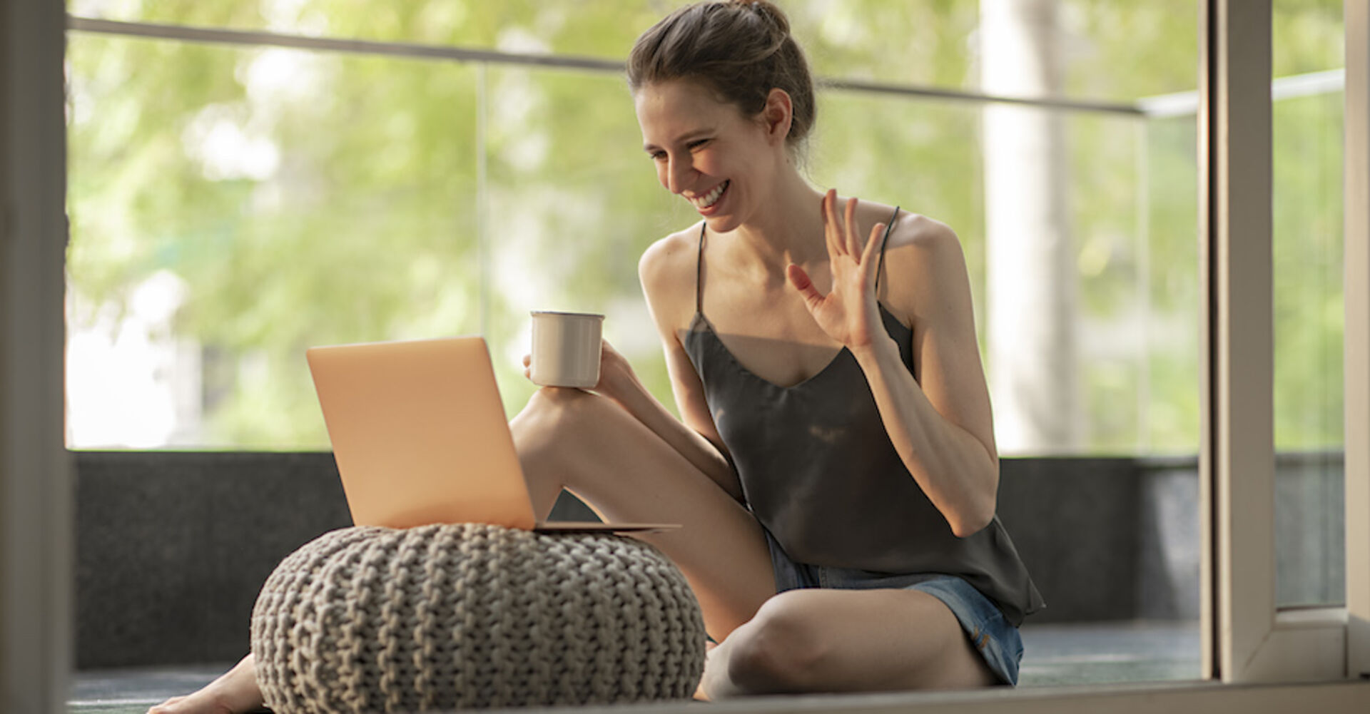 Frau am Laptop | Credit: iStock.com/ProNamy