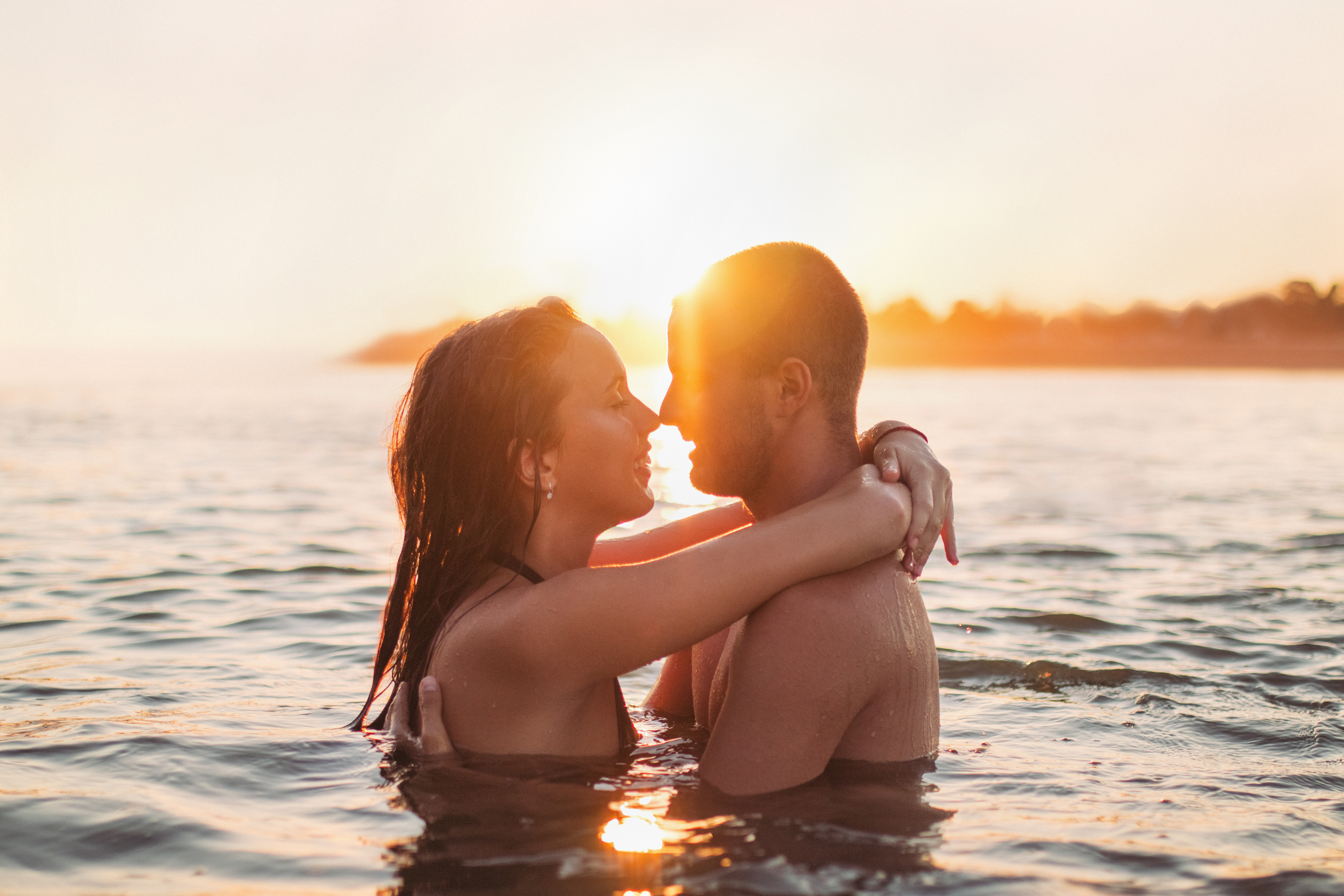 Urlaubs-Flirt | Credit: iStock.com/Aleksandar Karanov