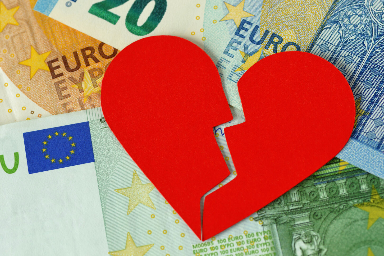 Gebrochenes Herz auf Geld