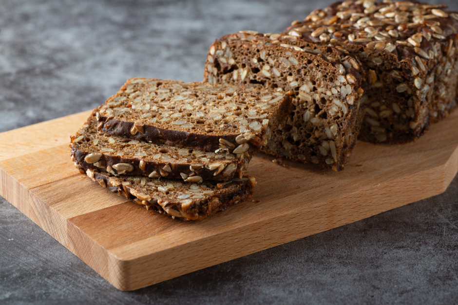 Vollkornbrot in Scheiben | Credit: iStock.com/NataliPopova