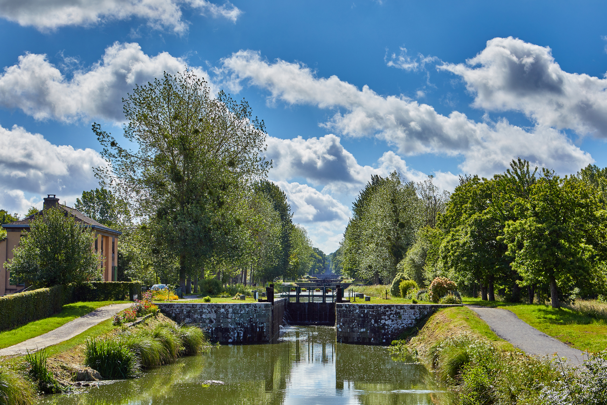 Kanal und Schleuse in Frankreich | Credit: iStockphoto/ Gary Le Feuvre