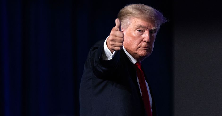 Porträt mit "Daumen hoch"