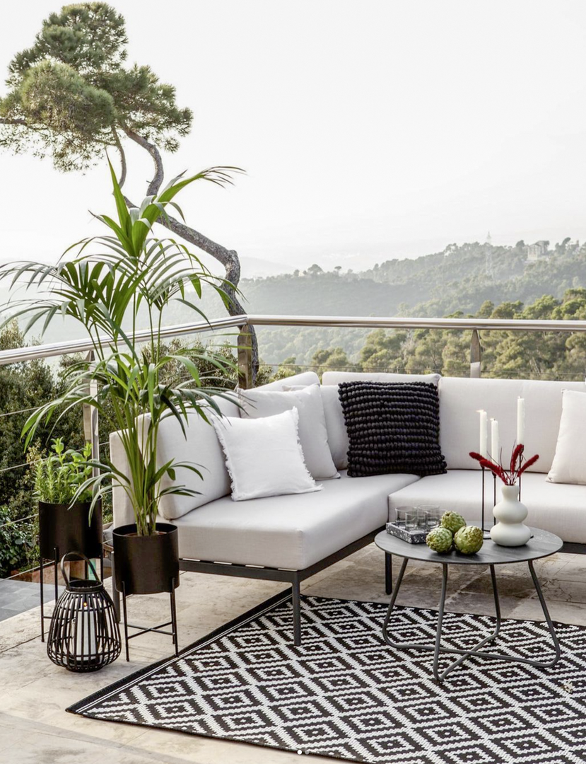 Linden-Lounch-Möbel | Credit: www.instagram.com/westwingde/westwing deutschland