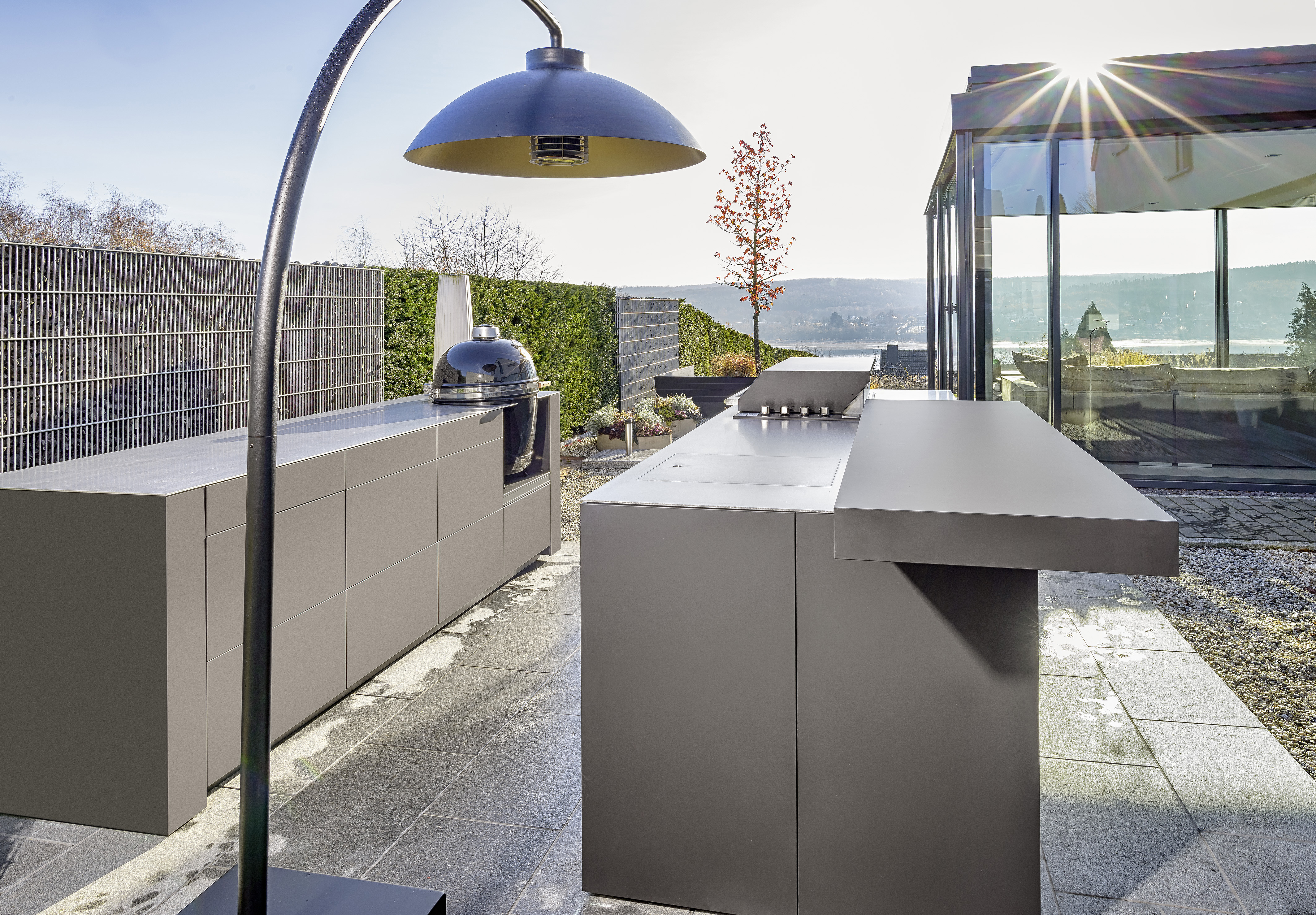 Outdoorküche "Village Garden" im Sonnenschein | Credit: Village Garden