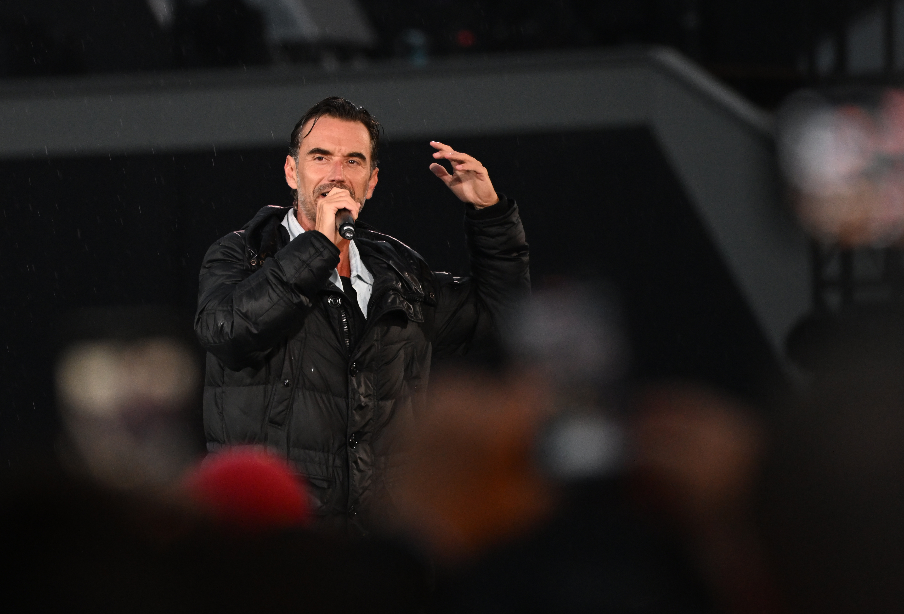 Florian Silbereisen mit Mikrofon