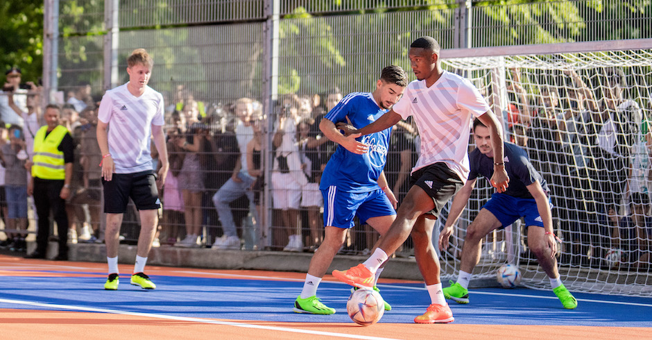 David Alaba eröffnet Fußballkäfig | Credit: georg hochmuth/APA/picturedesk.com