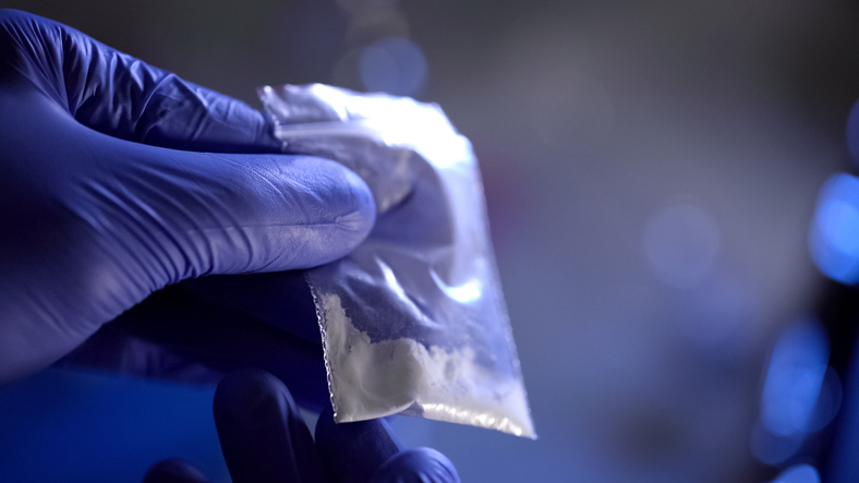 Ein Päckchen mit Heroin