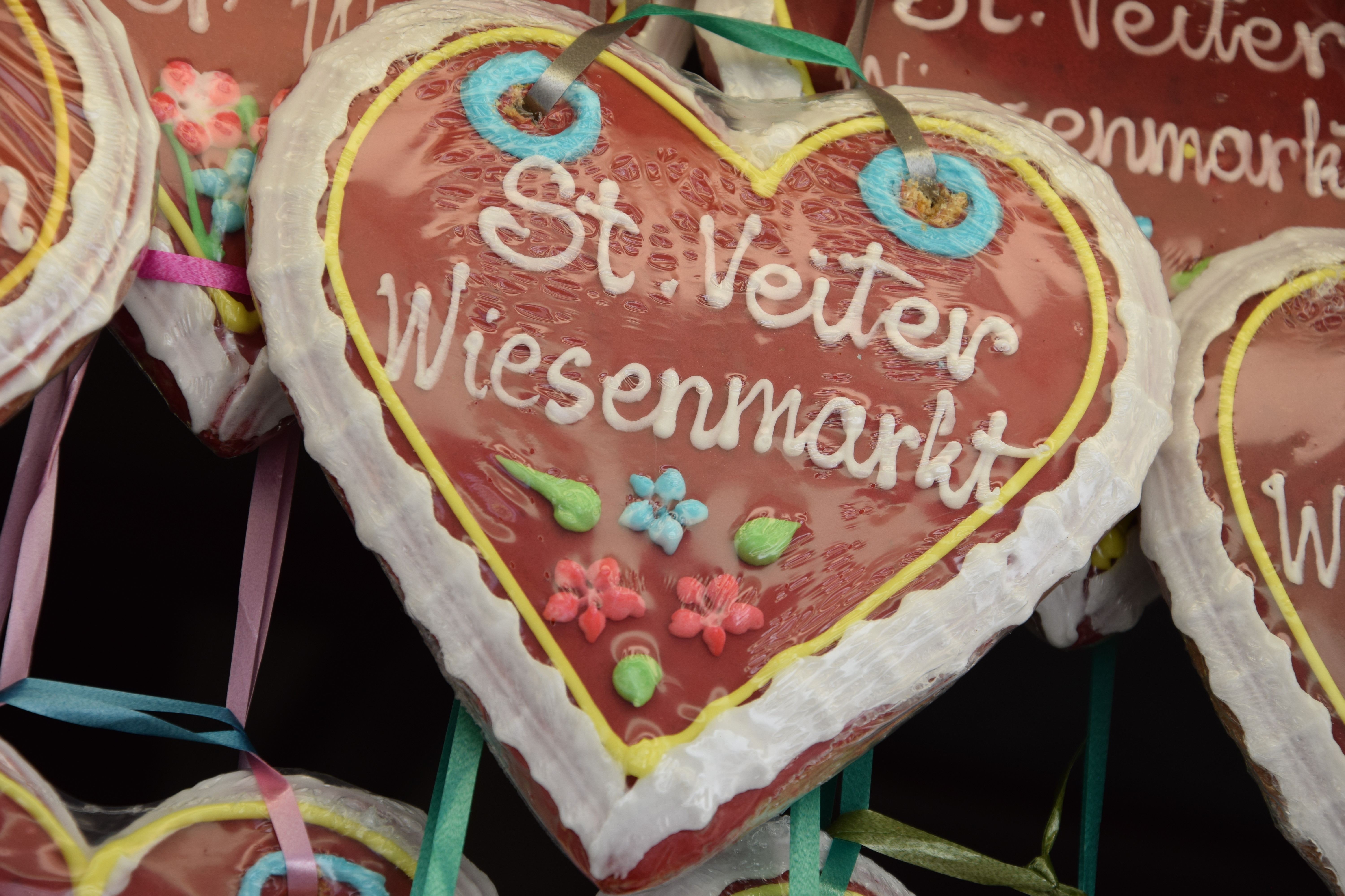 Verziertes Lebkuchenherz mit Aufschrift "St. Veiter Wiesenmarkt"