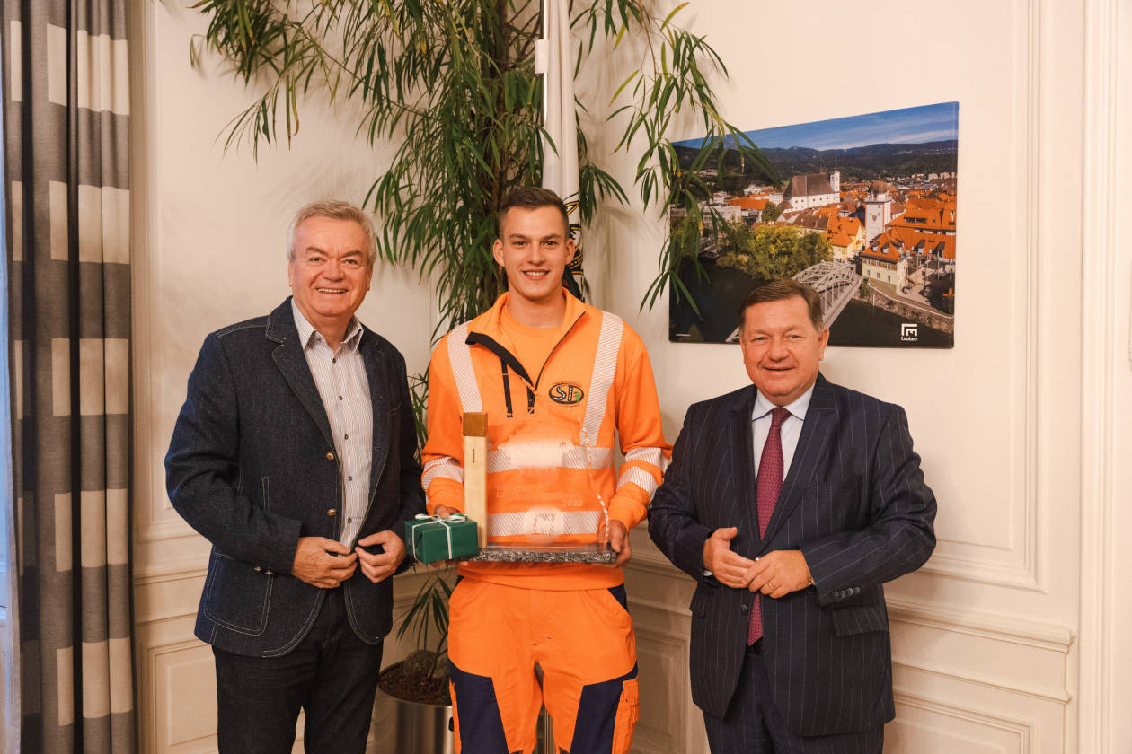 Landeshauptmann-Stellvertreter Anton Lang, Personallandesrat Werner Amon und Nico Reichart