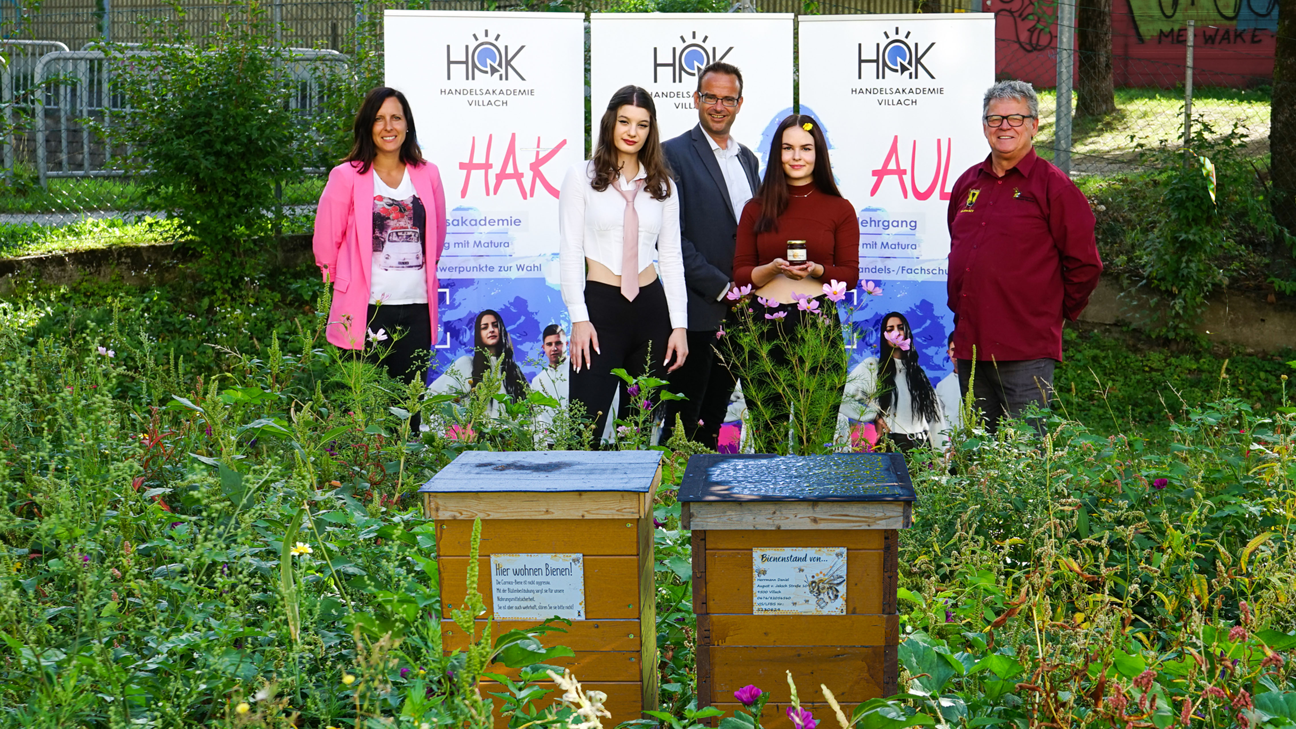 Betreuer und Inititatoren des Schulprojekts "Be(e) smart" an der HAK Villach