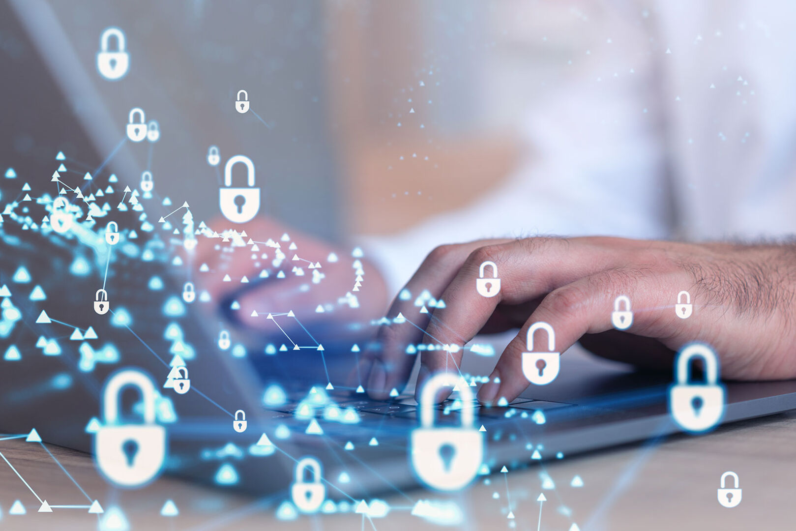 Junger Mann am Notebook | Credit: Adobe Stock/VideoFlow