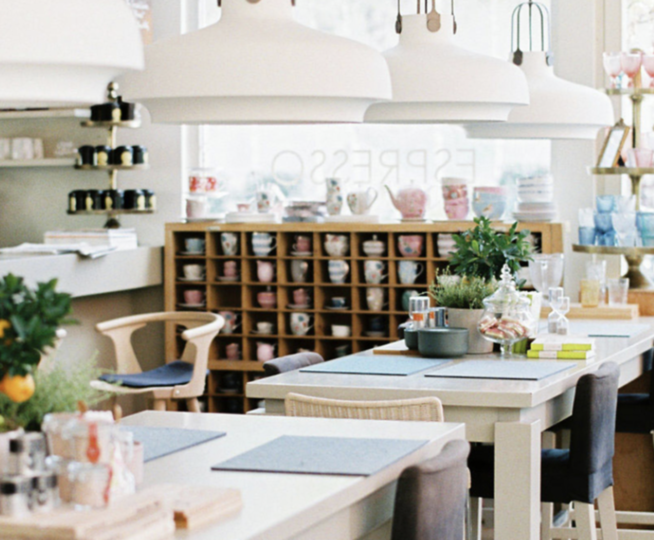 Café Doll Vis-a-Vis