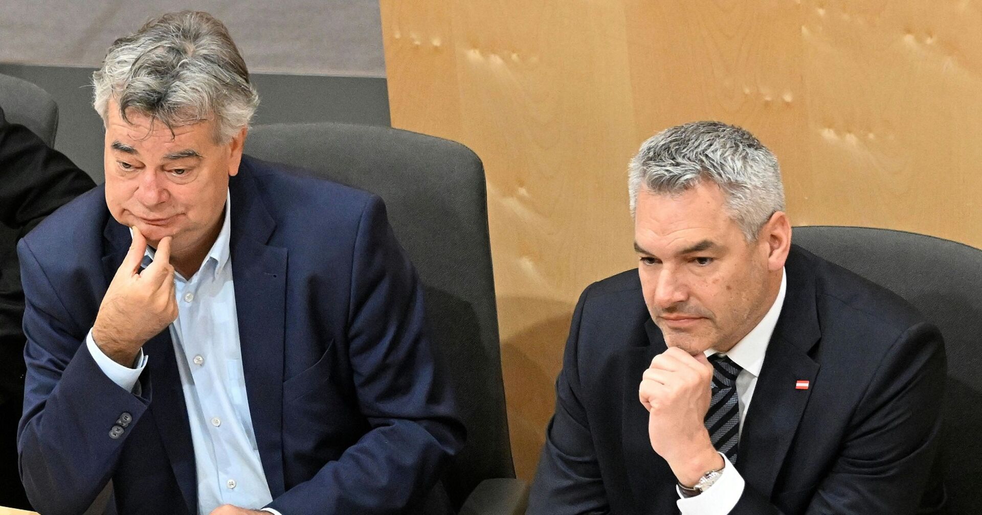 Kogler und Nehammer bei der Nationalratssitzung.