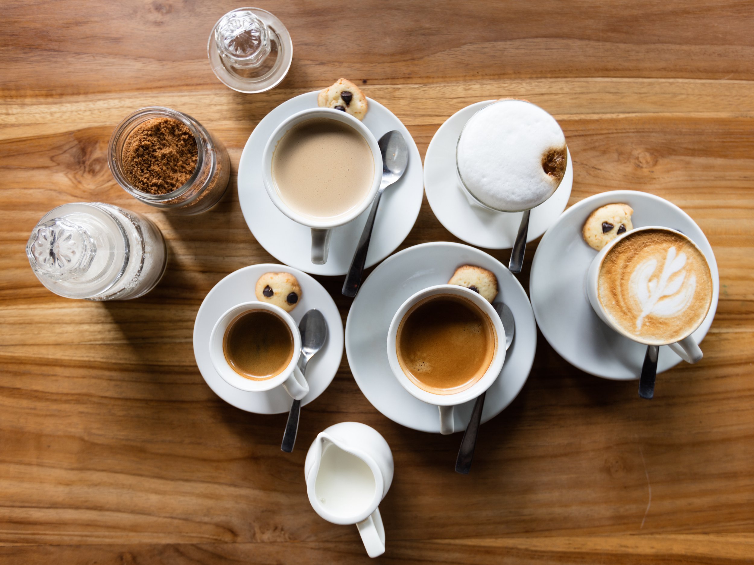 Kaffeeangebot – Kaffee in Tassen schön zubereitet