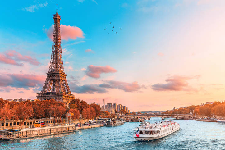 Eiffelturm in Paris, Boot auf der Seine