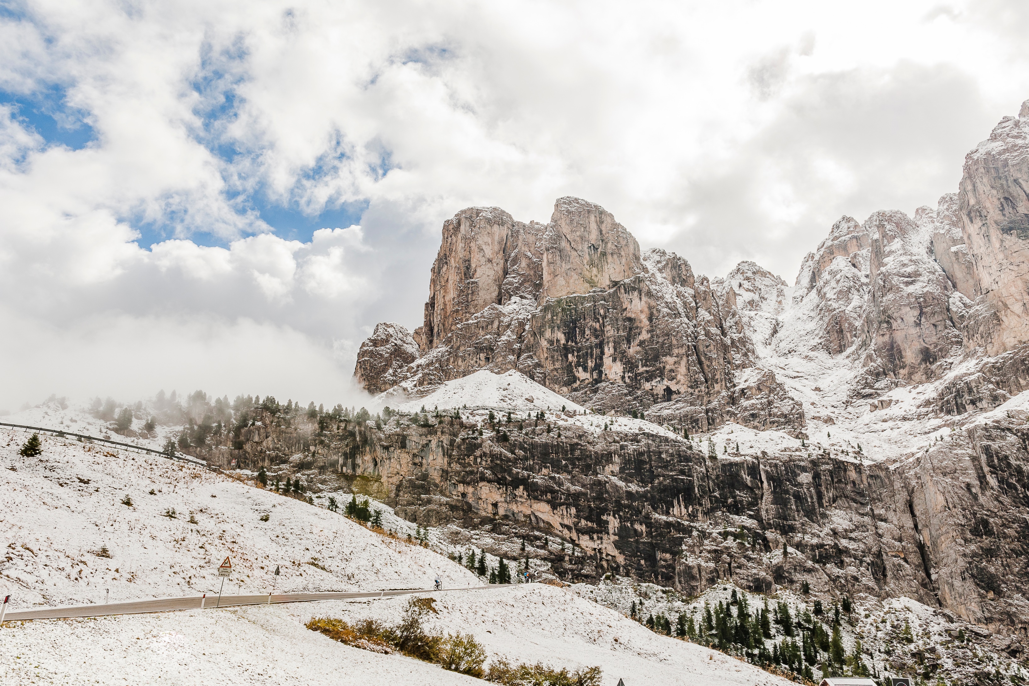 Grödner Joch, unterwegs auf der "Großen Dolomitenstraße". Credit: Adobe Stock