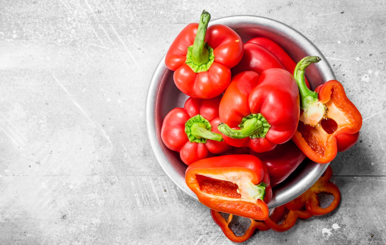 Eine Schüssel Paprika | Credit: iStock.com/Olesia Shadrina