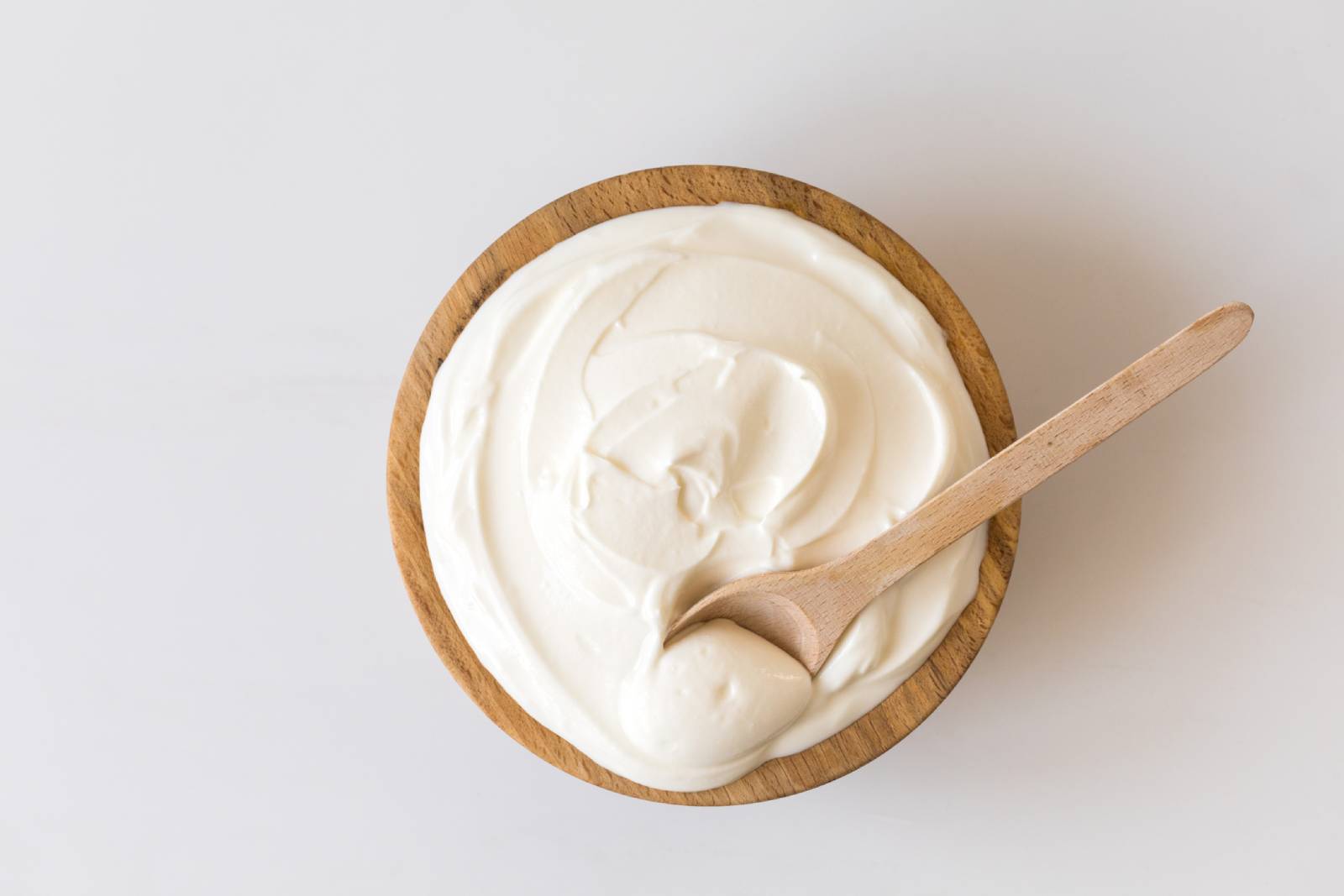 Eine Schale cremiger Topfen | Credit: iStock.com/lily_rochha