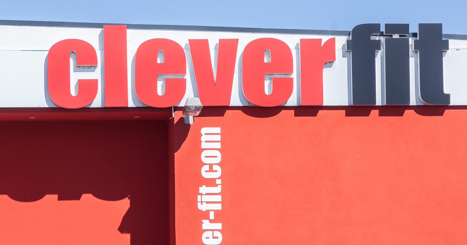 Außenansicht eines "clever fit"-Fitnessstudio | Credit: Fotostand / dpa Picture Alliance / picturedesk.com