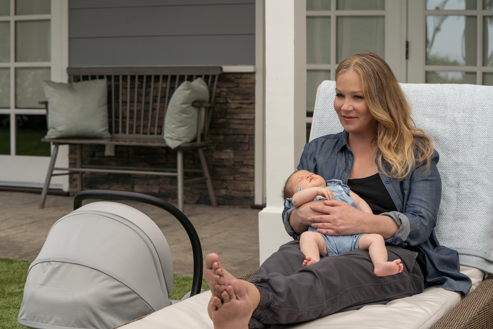 Szene aus Dead to Me I Credit: Saeed Adyani/Netflix
