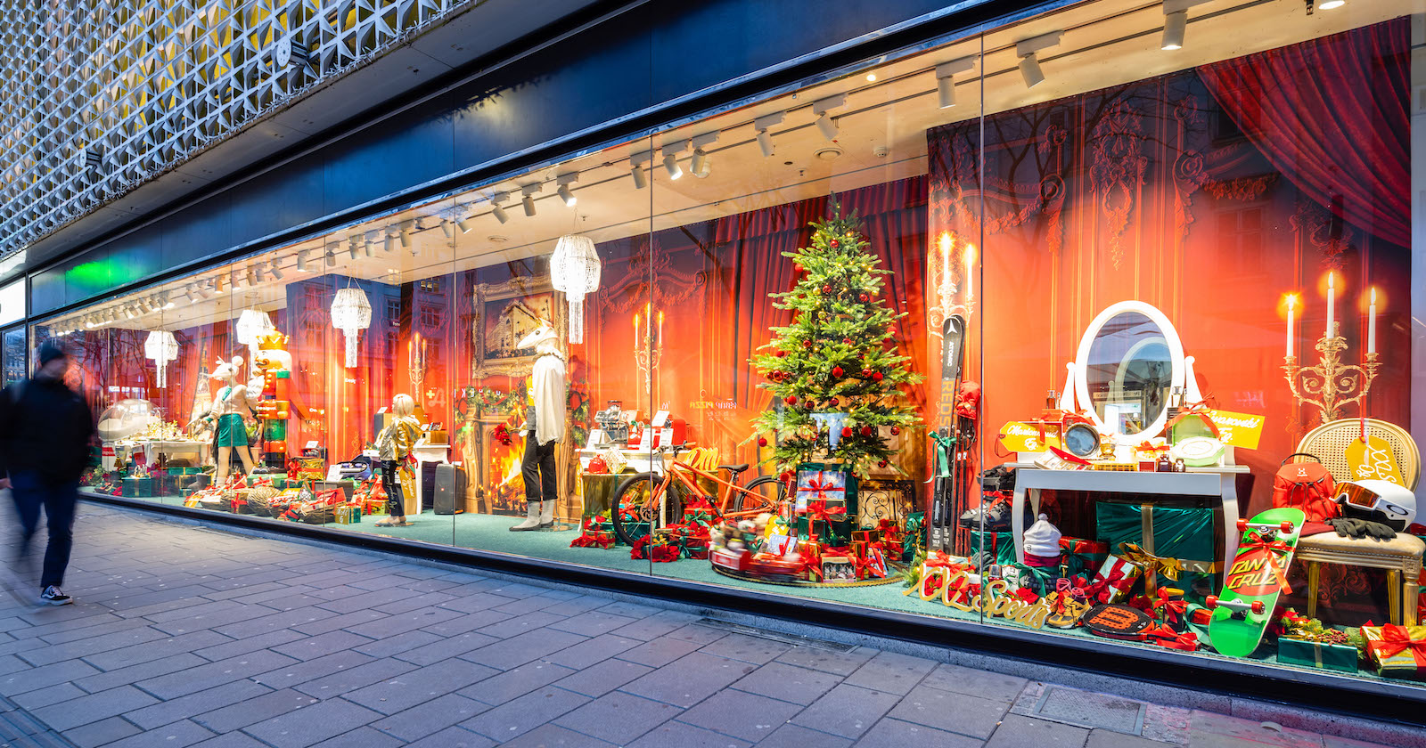 Nussknacker-Schaufenster im Einkaufszentrum Gerngross | Credit: Robert Fritz