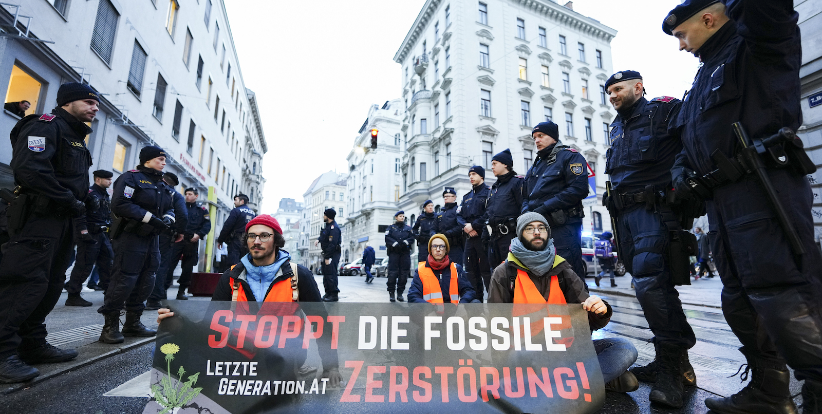 Klimakleber in Wien | Credit: EVA MANHART / APA / picturedesk.com