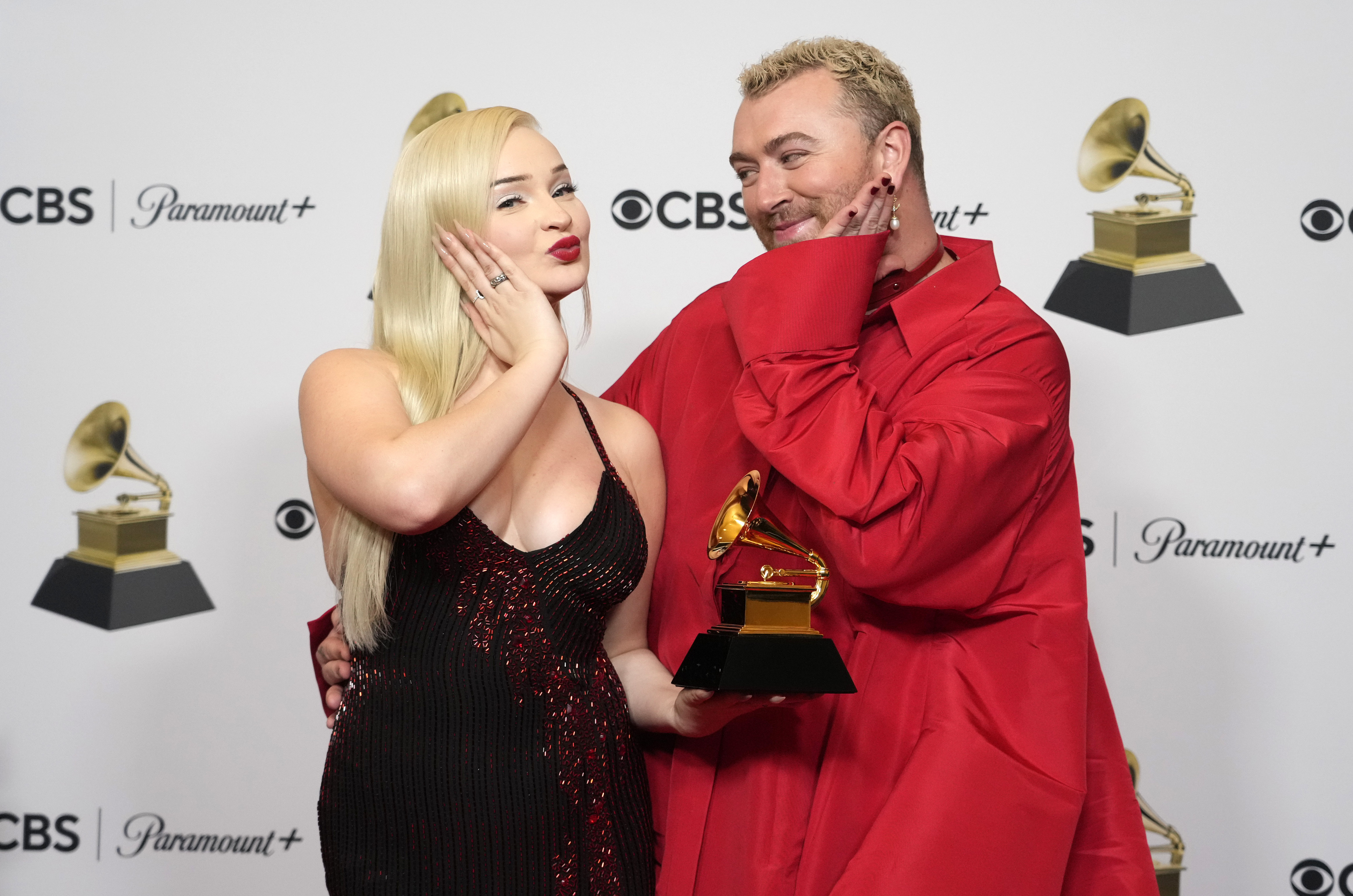 Kim Petras und Sam Smith mit Grammy