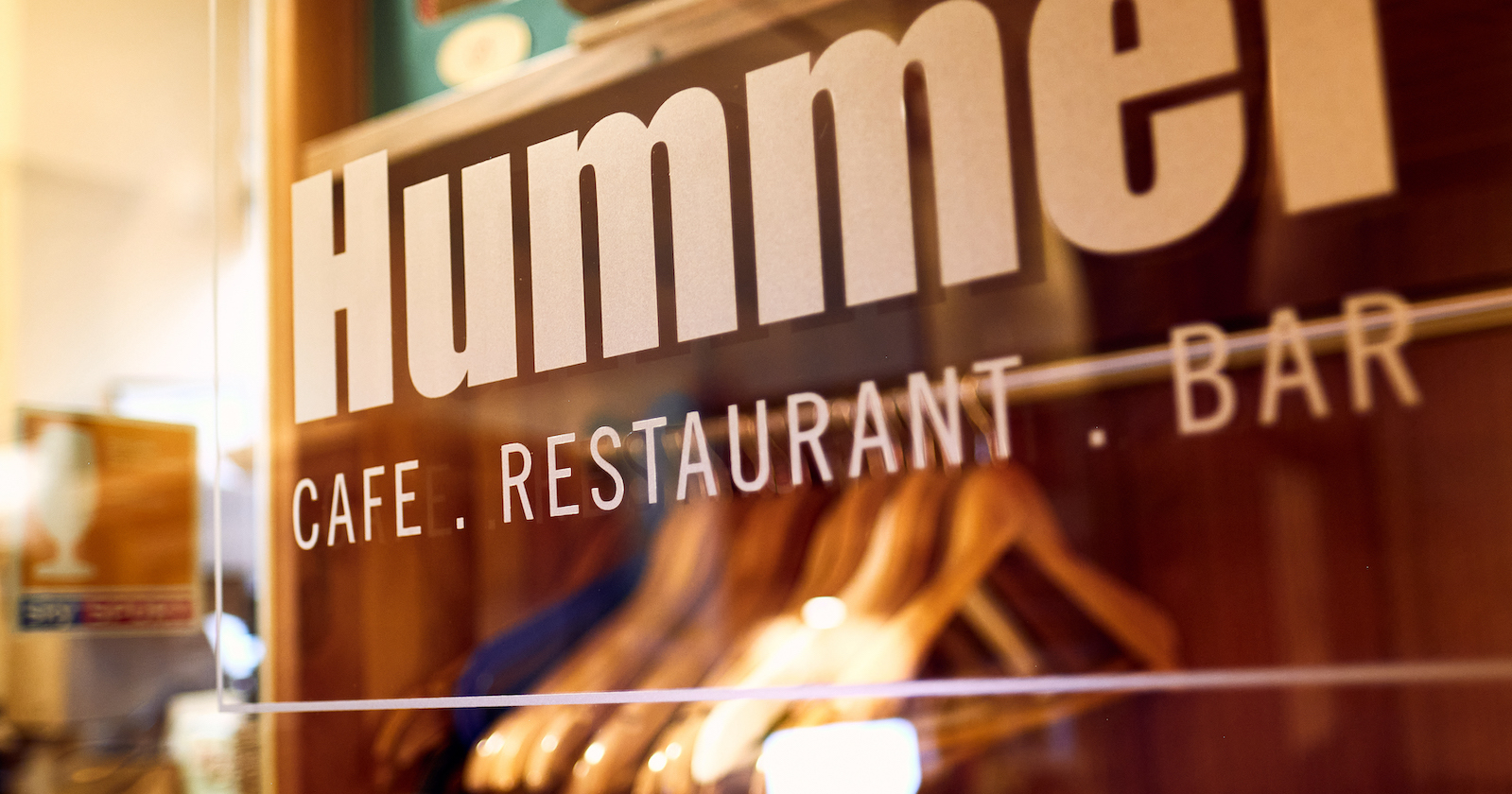 Schriftzug an der Garderobe